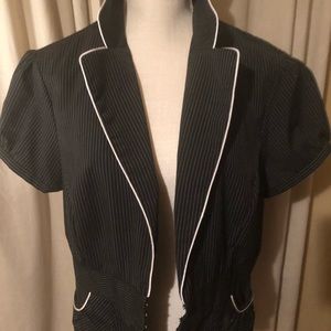 Black/White short sleeve blazer